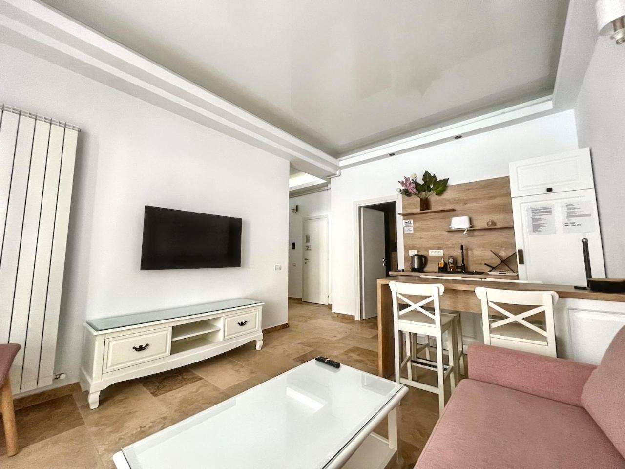 Black Sea Booking - Oana Navodari Dış mekan fotoğraf